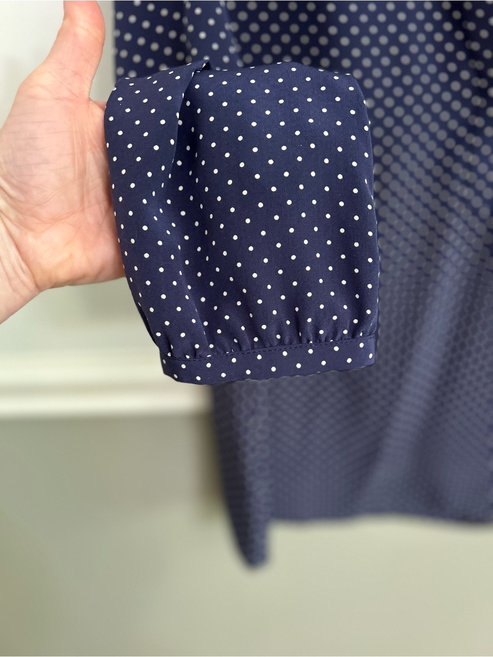 Joie Polka Dot Silk Blouse Navy Blue White V-Neck Long Sleeve Size Small - Picture 3 of 10